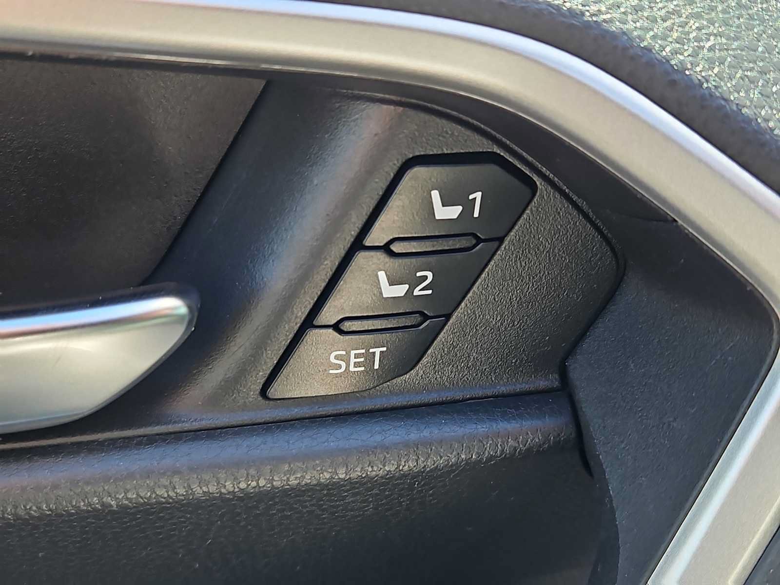Used 2021 Toyota RAV4 XLE Premium AWD/4WD image 12