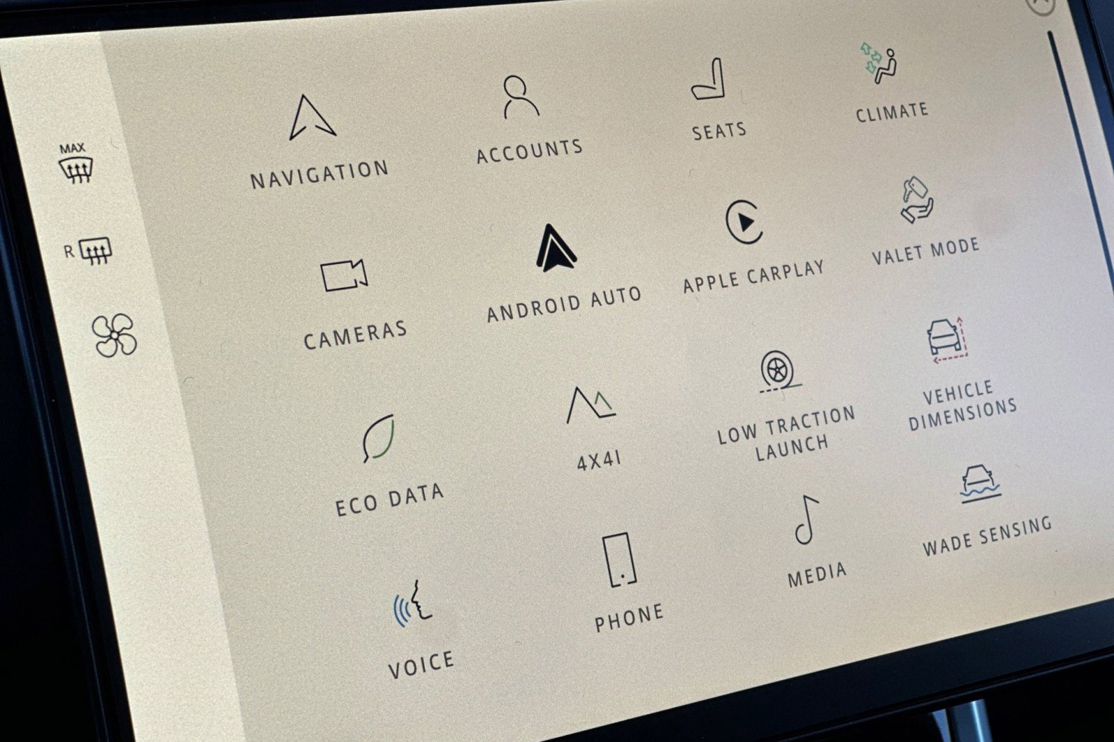 New 2026 Land Rover Range Rover Long Wheelbase SE image 20