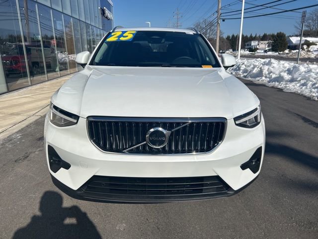 Certified 2025 Volvo XC40 B5 Plus image 7