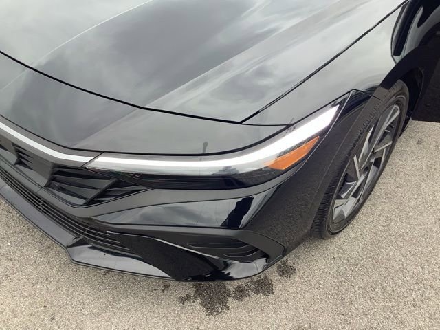 Used 2025 Hyundai Elantra SEL image 27