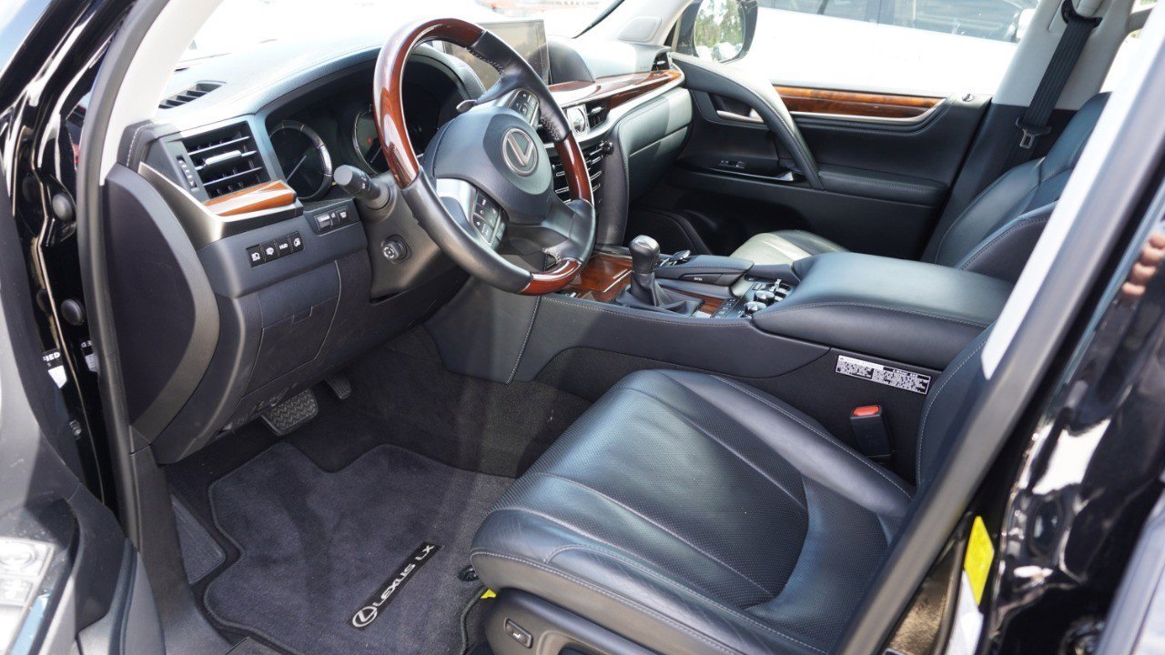 Used 2020 Lexus LX 570 4WD w/ Luxury Package image 9