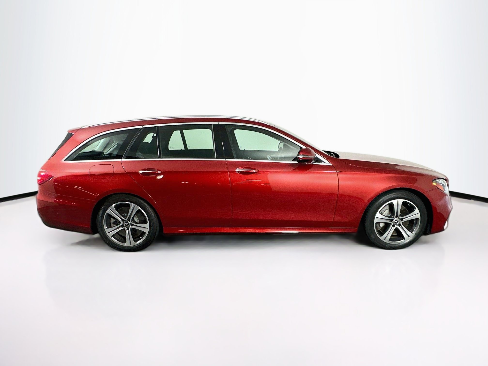 Used 2018 Mercedes-Benz E 400 4MATIC Wagon w/ Premium 1 Package image 10