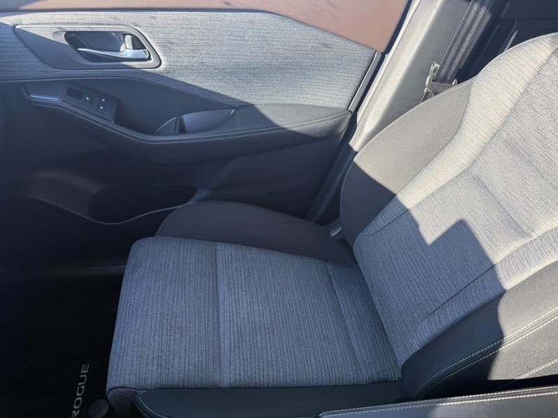 Used 2023 Nissan Rogue SV image 23