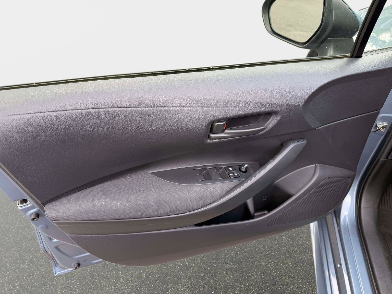 Used 2022 Toyota Corolla LE image 31