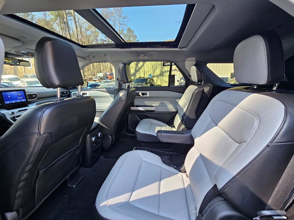 Used 2021 Ford Explorer XLT w/ Equipment Group 202A image 21