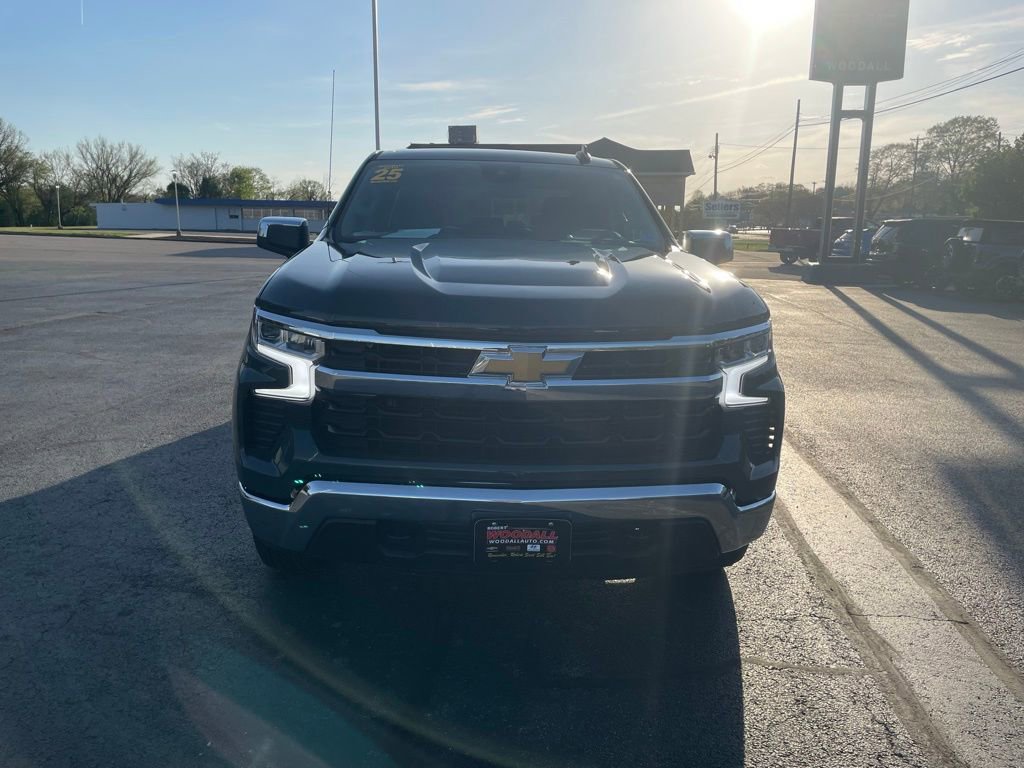 Used 2025 Chevrolet Silverado 1500 LT image 2
