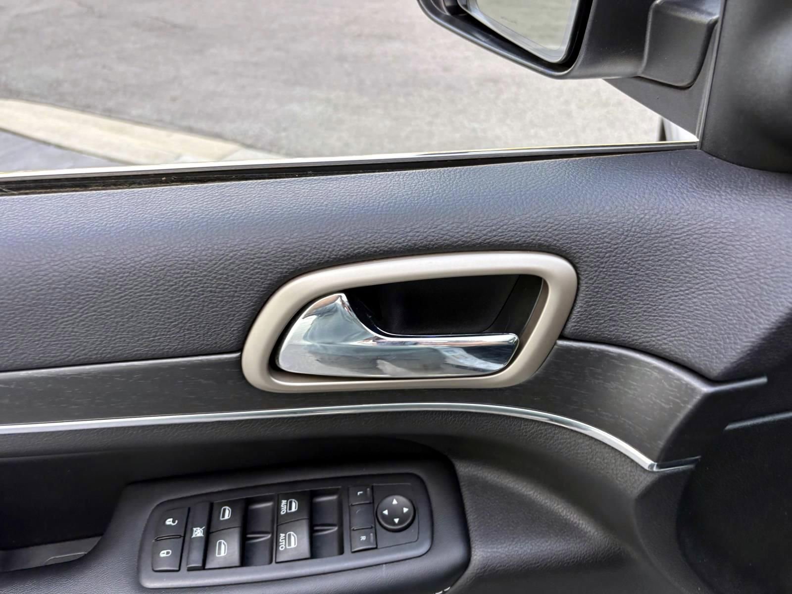 Used 2016 Jeep Grand Cherokee Limited AWD/4WD image 12