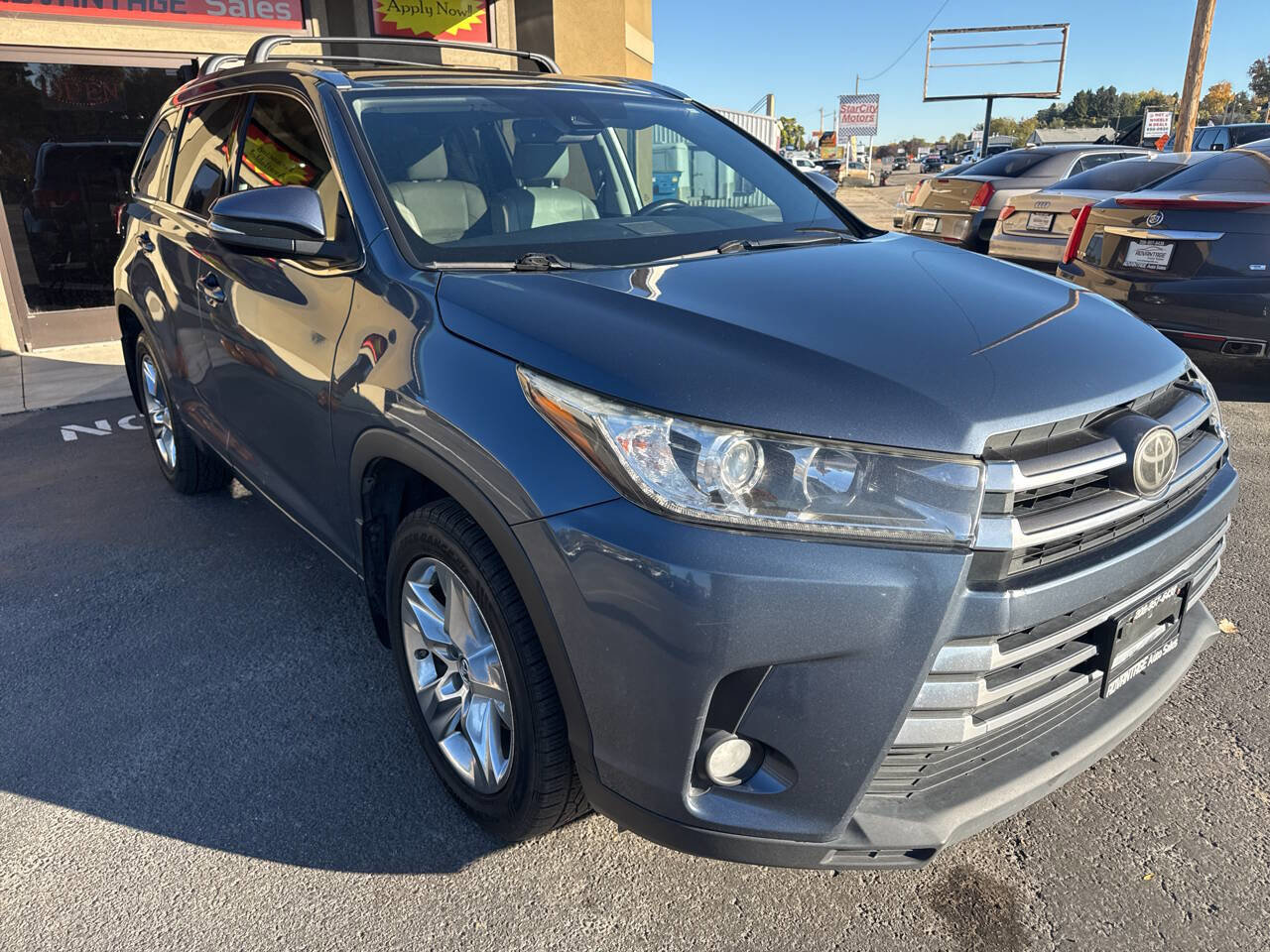 Used 2017 Toyota Highlander AWD V6 image 1