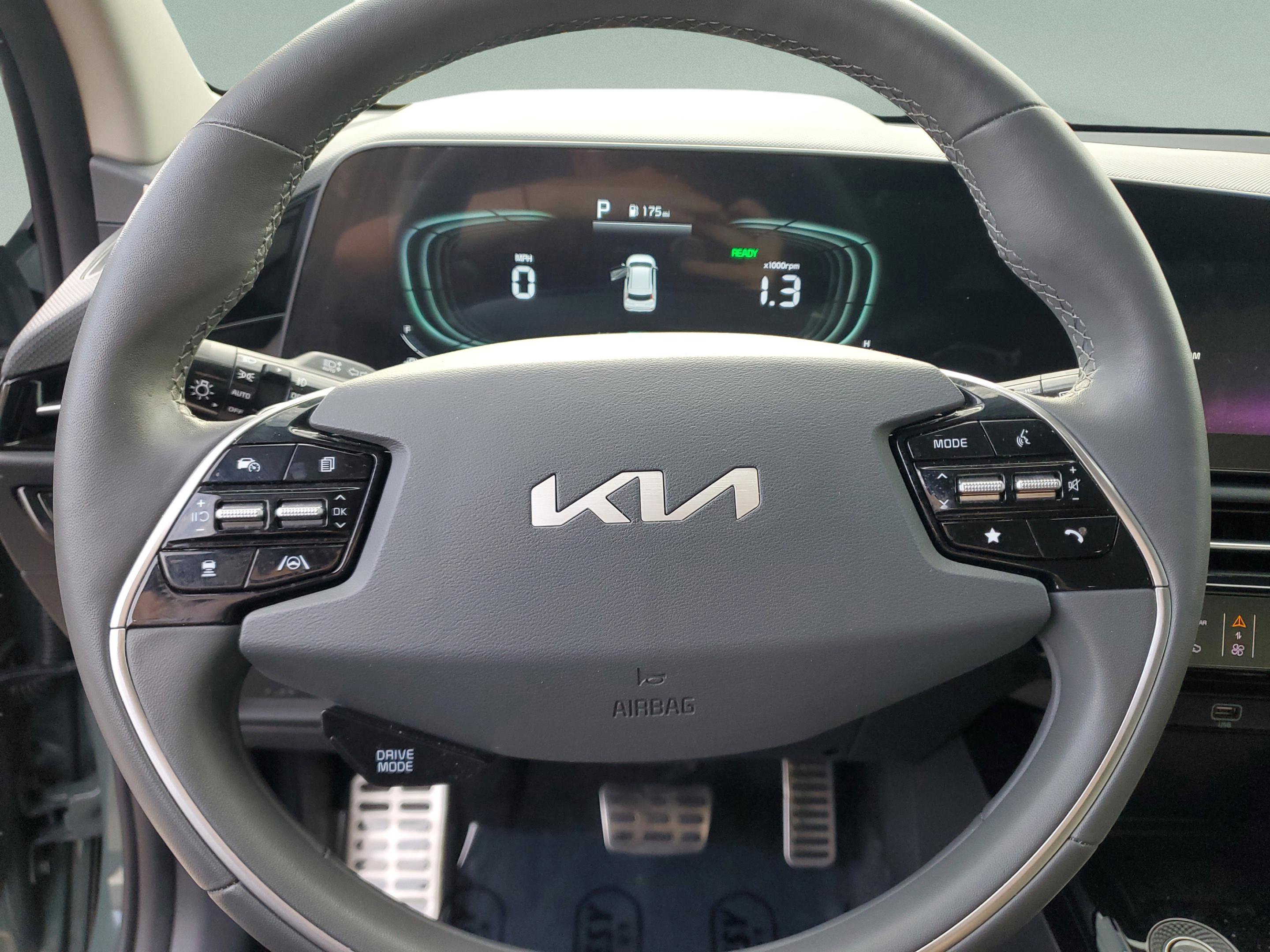 Certified 2024 Kia Niro SX Touring image 22