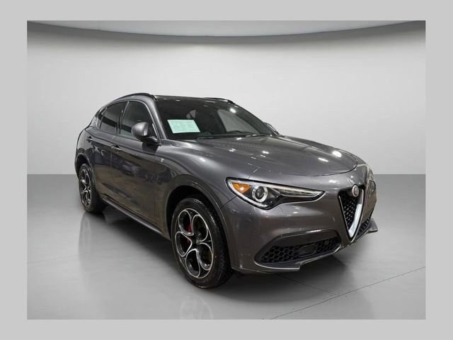 Used 2022 Alfa Romeo Stelvio Ti image 1