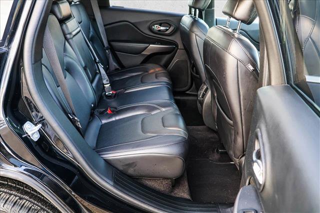 Used 2019 Jeep Cherokee Limited image 25