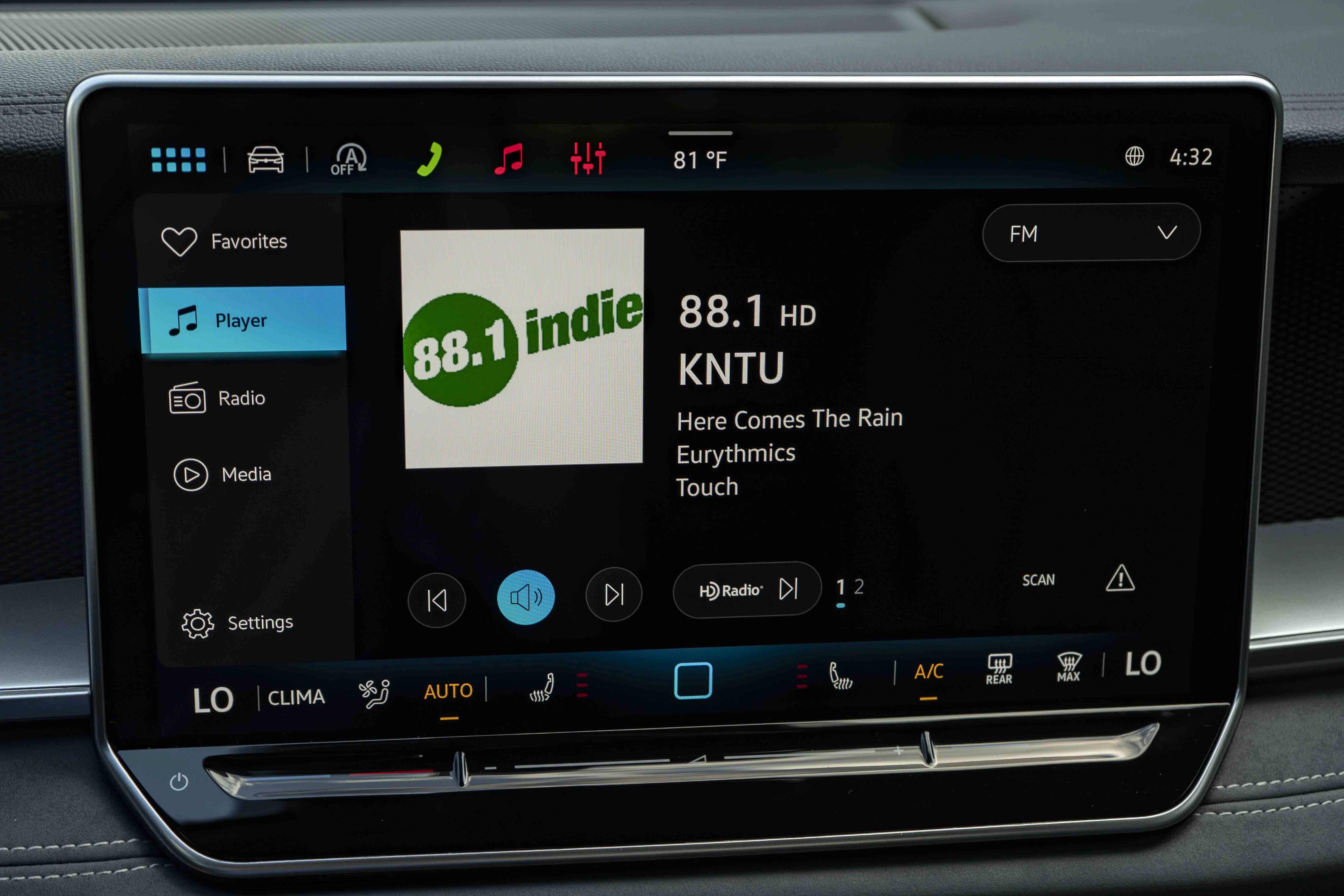 Certified 2026 Volkswagen Tiguan SE R-Line FWD image 26