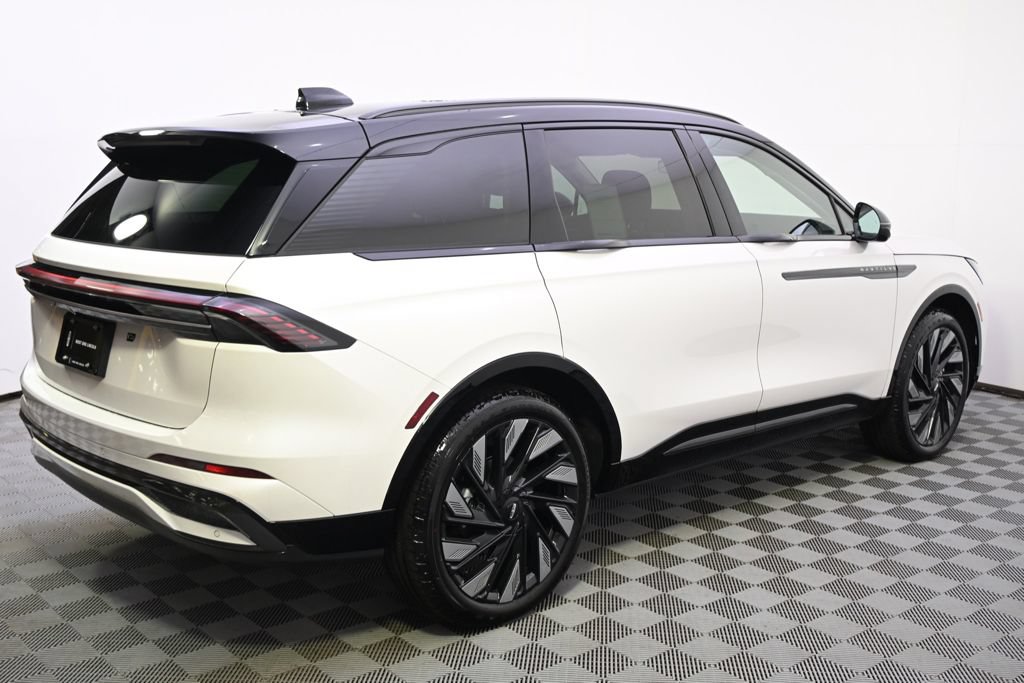 New 2026 Lincoln Nautilus Reserve w/ Jet Appearance Package AWD/4WD image 7