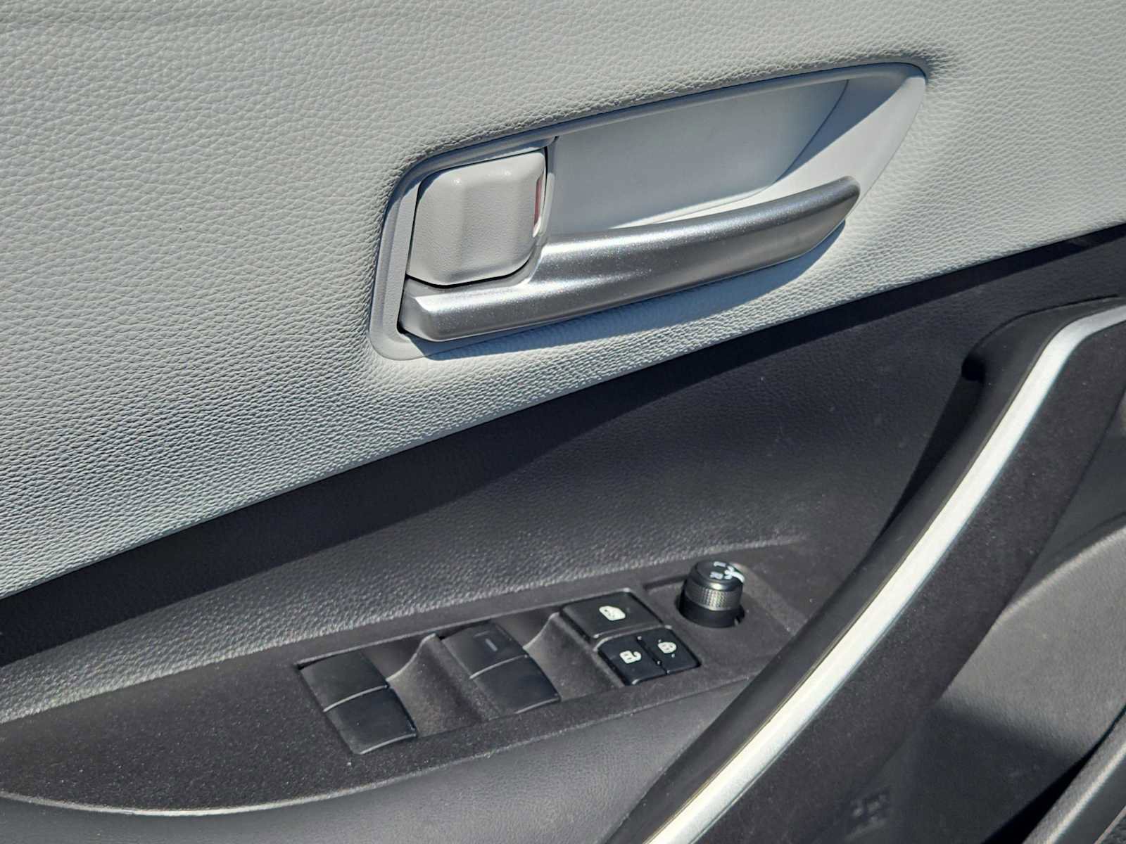 Used 2025 Toyota Corolla SE FWD image 18
