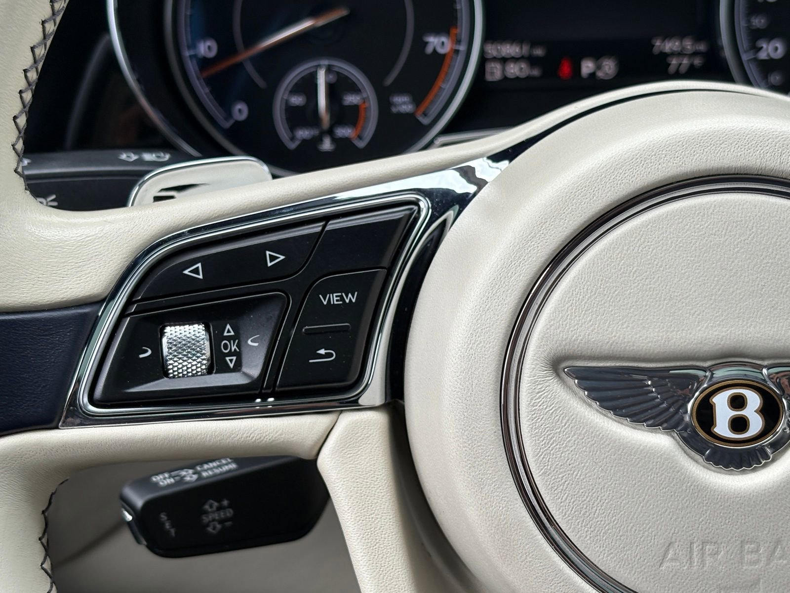 Used 2019 Bentley Bentayga AWD/4WD image 20