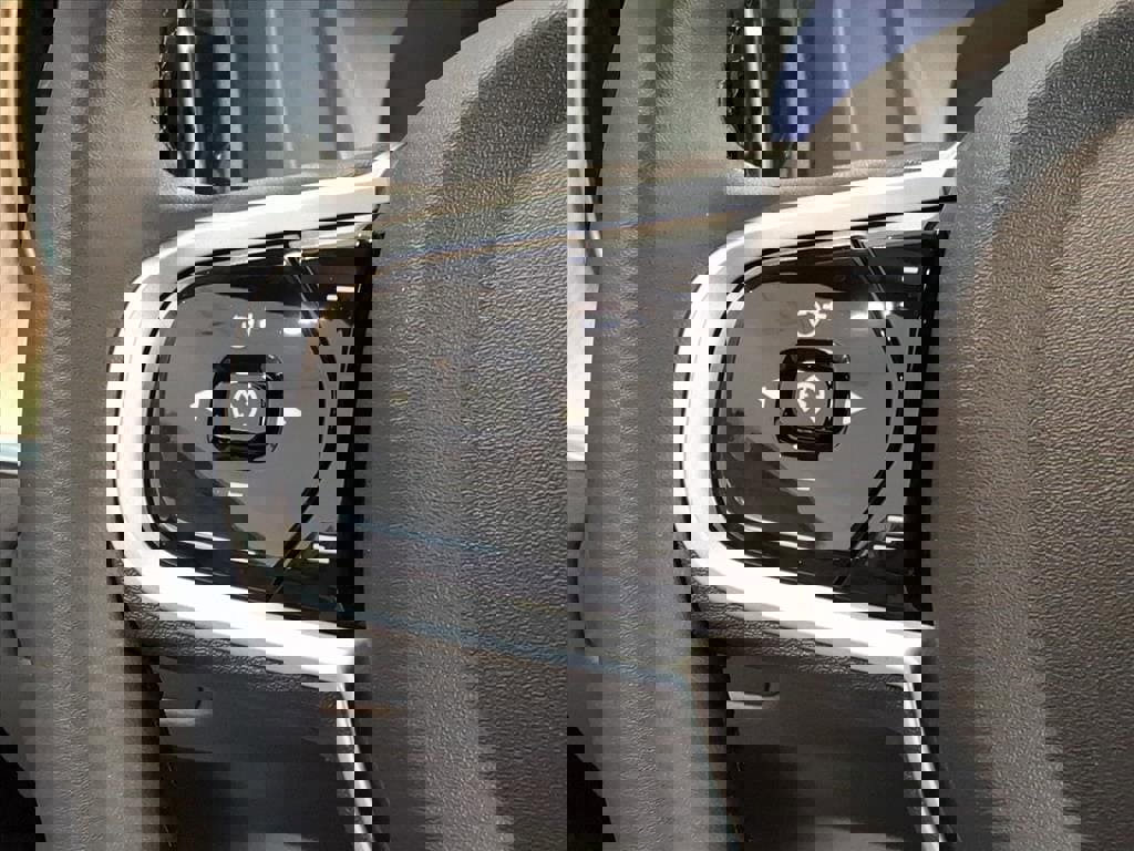 New 2026 Volvo XC60 B5 Plus w/ Protection Package Premier AWD/4WD image 24