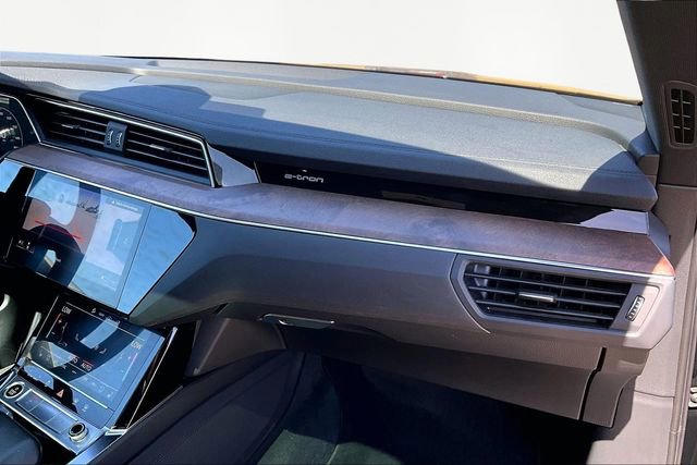 Used 2022 Audi e-tron Premium Plus w/ Premium Plus Package image 16