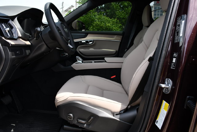 New 2026 Volvo XC90 B6 Plus w/ Protection Package Premier AWD/4WD image 13