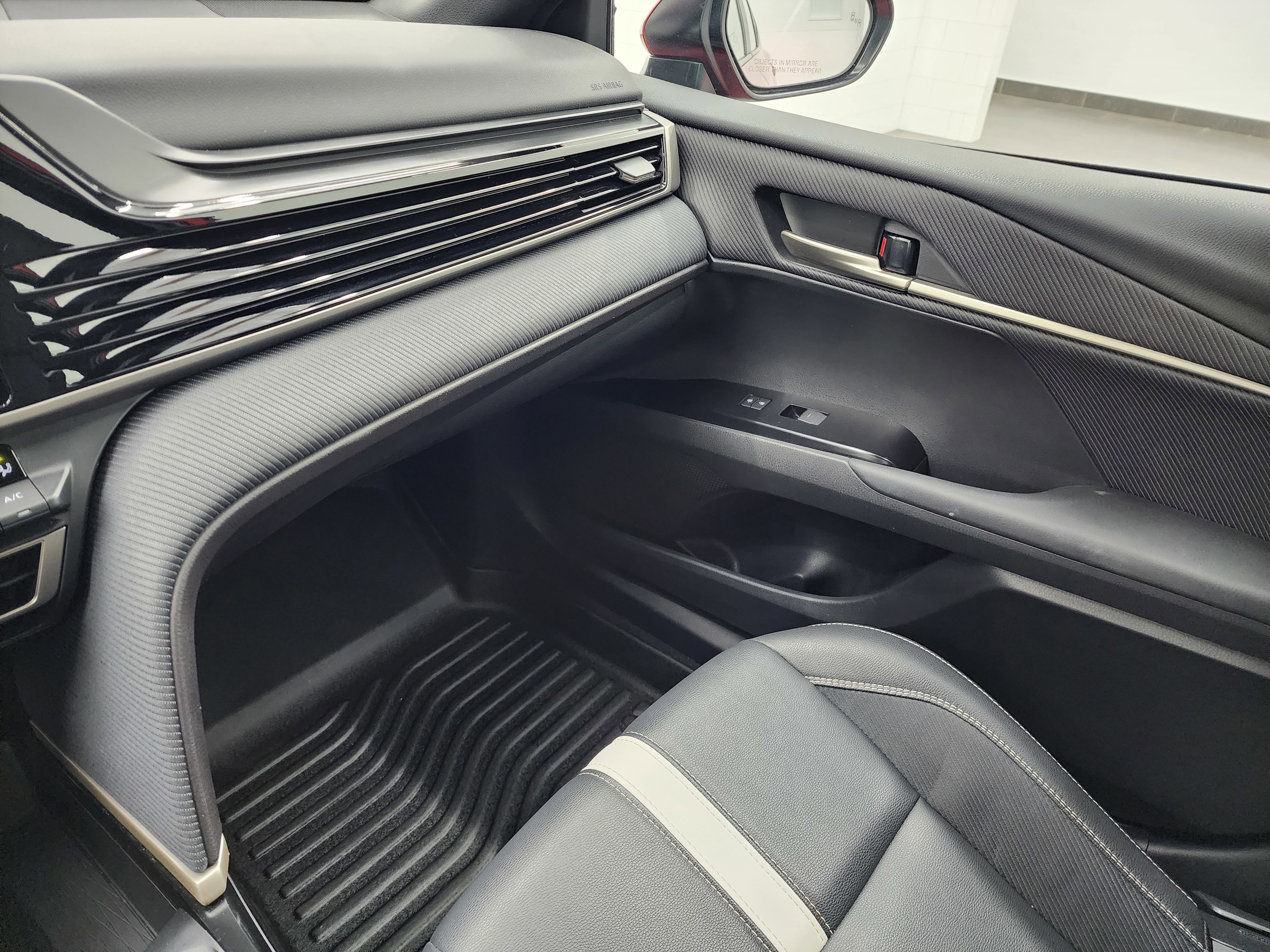 Used 2025 Toyota Camry SE image 12