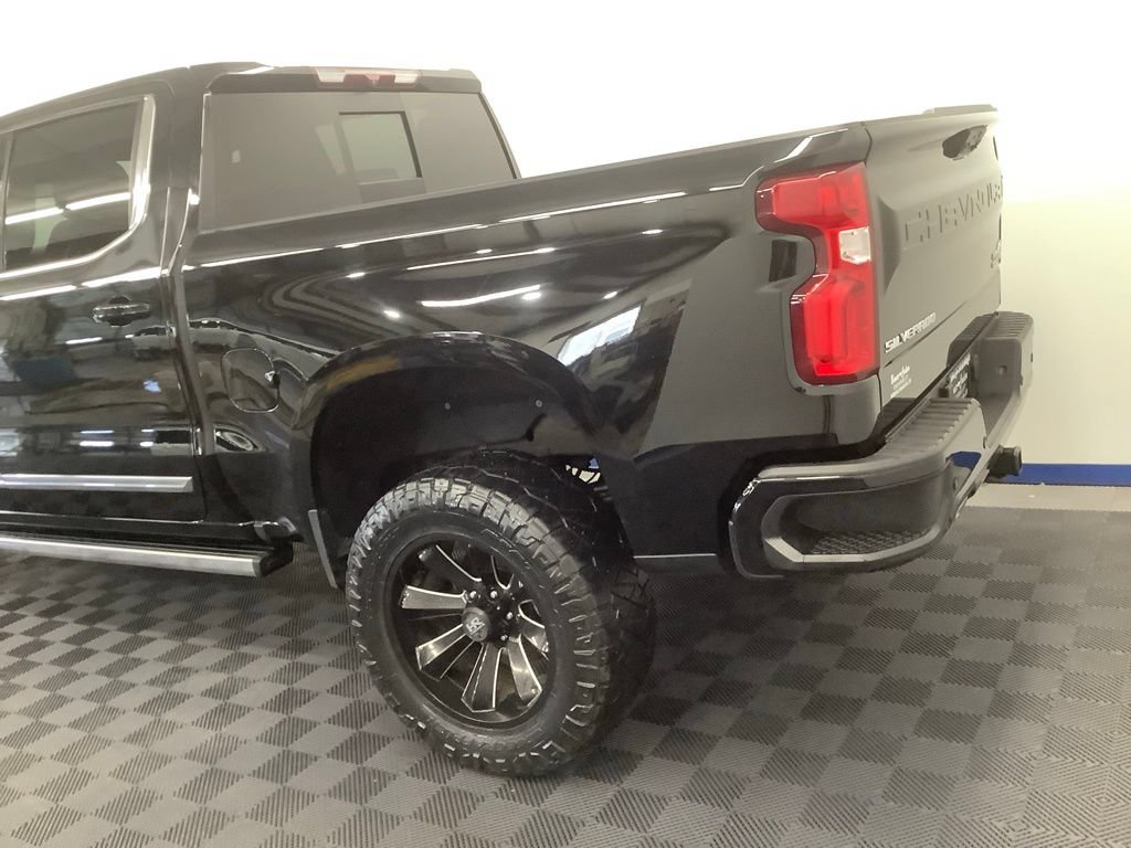 Used 2022 Chevrolet Silverado 1500 High Country w/ High Country Premium Package AWD/4WD image 3
