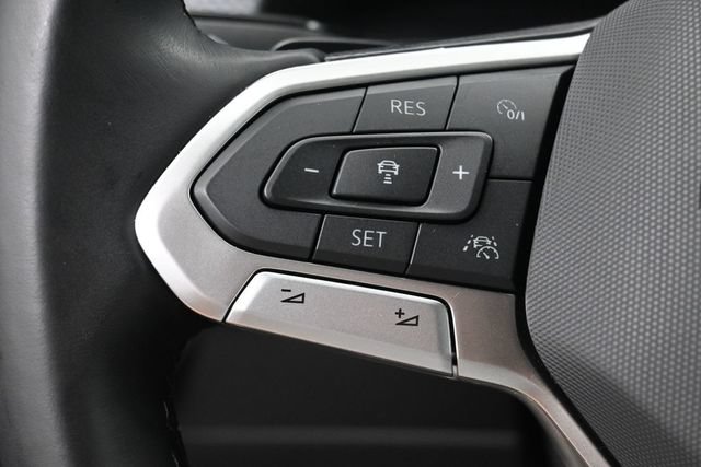 Used 2026 Volkswagen Atlas Cross Sport SEL R-Line AWD/4WD image 17