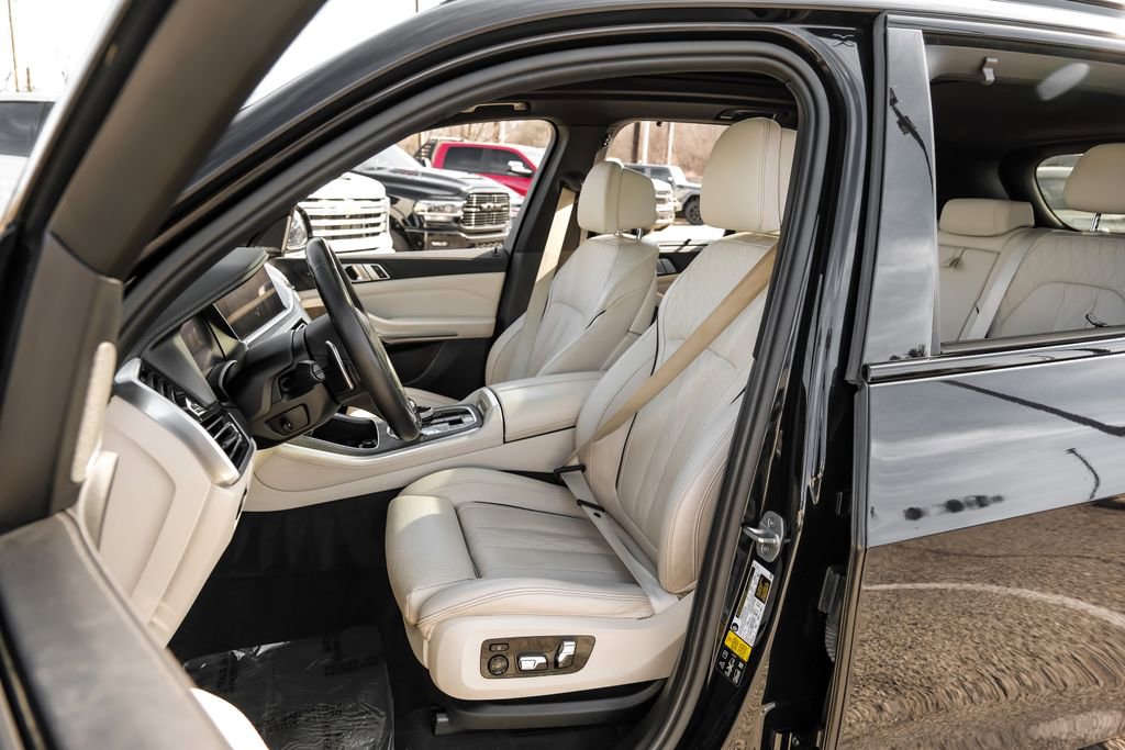 Used 2022 BMW X5 M50i w/ Executive Package image 39