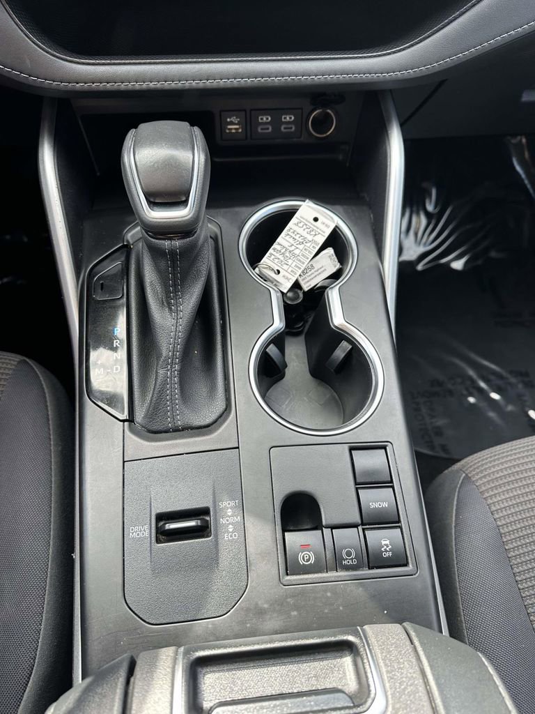 Used 2023 Toyota Highlander LE image 17