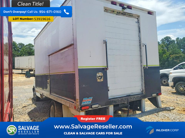 Used 2015 Chevrolet Express 4500 RWD image 3