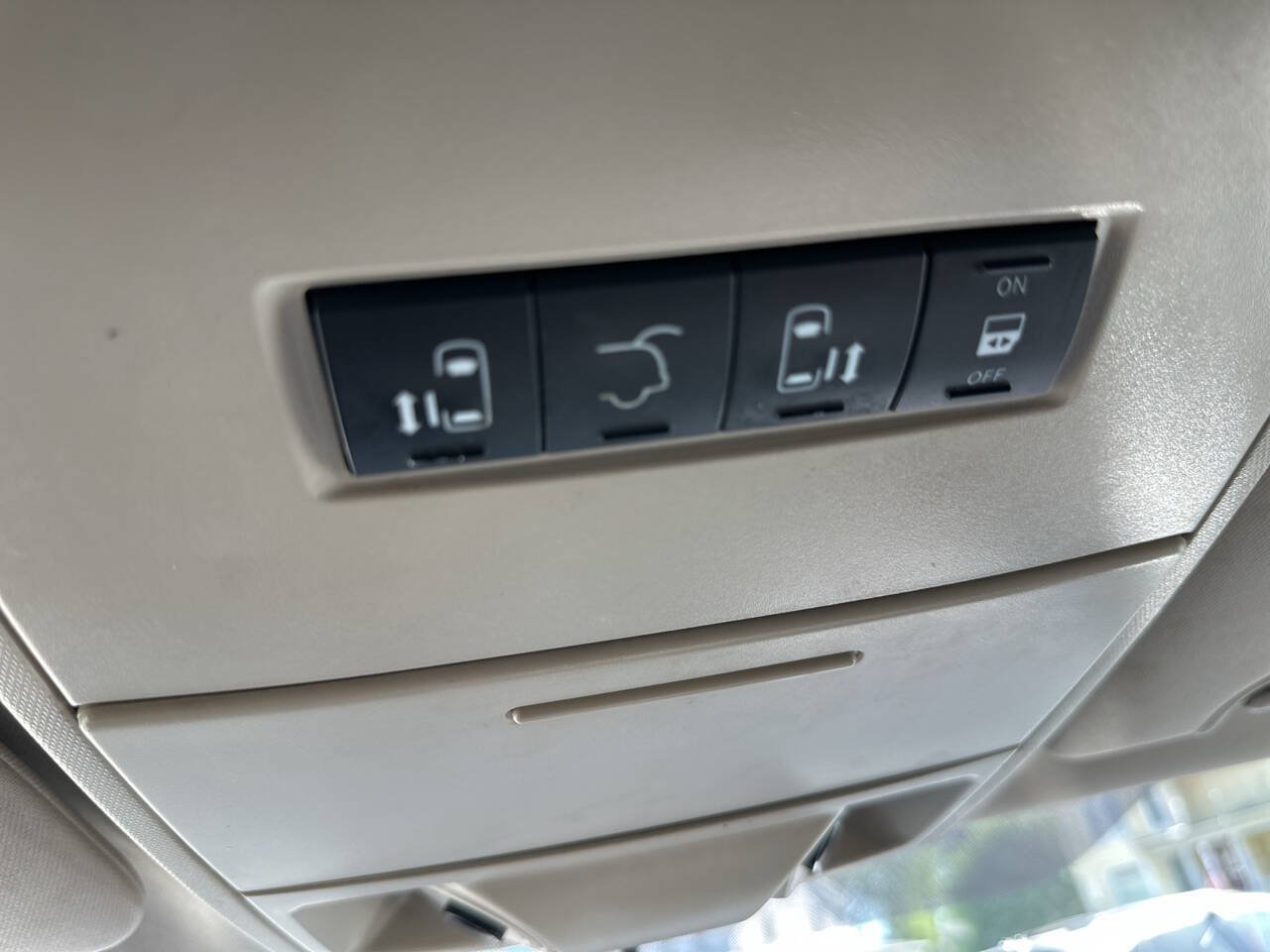 Used 2015 Chrysler Town & Country Touring FWD image 20