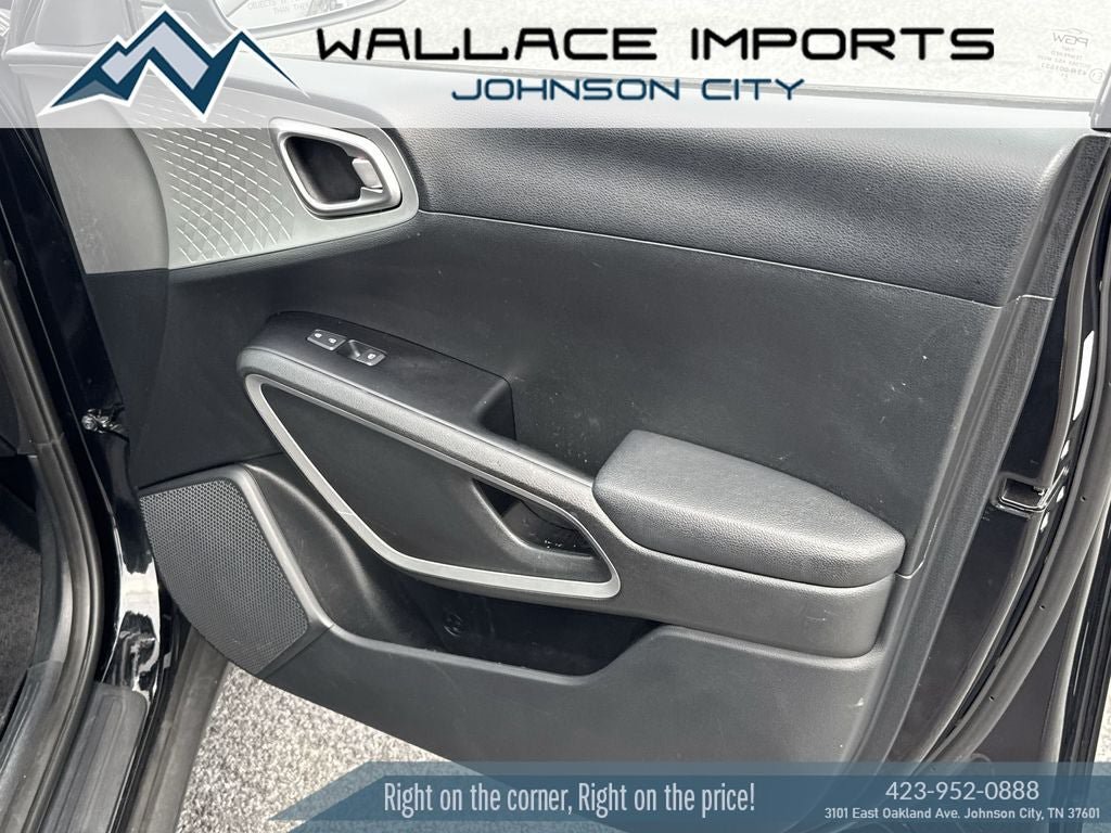 Used 2024 Kia Soul LX w/ Option Group 015 FWD image 33