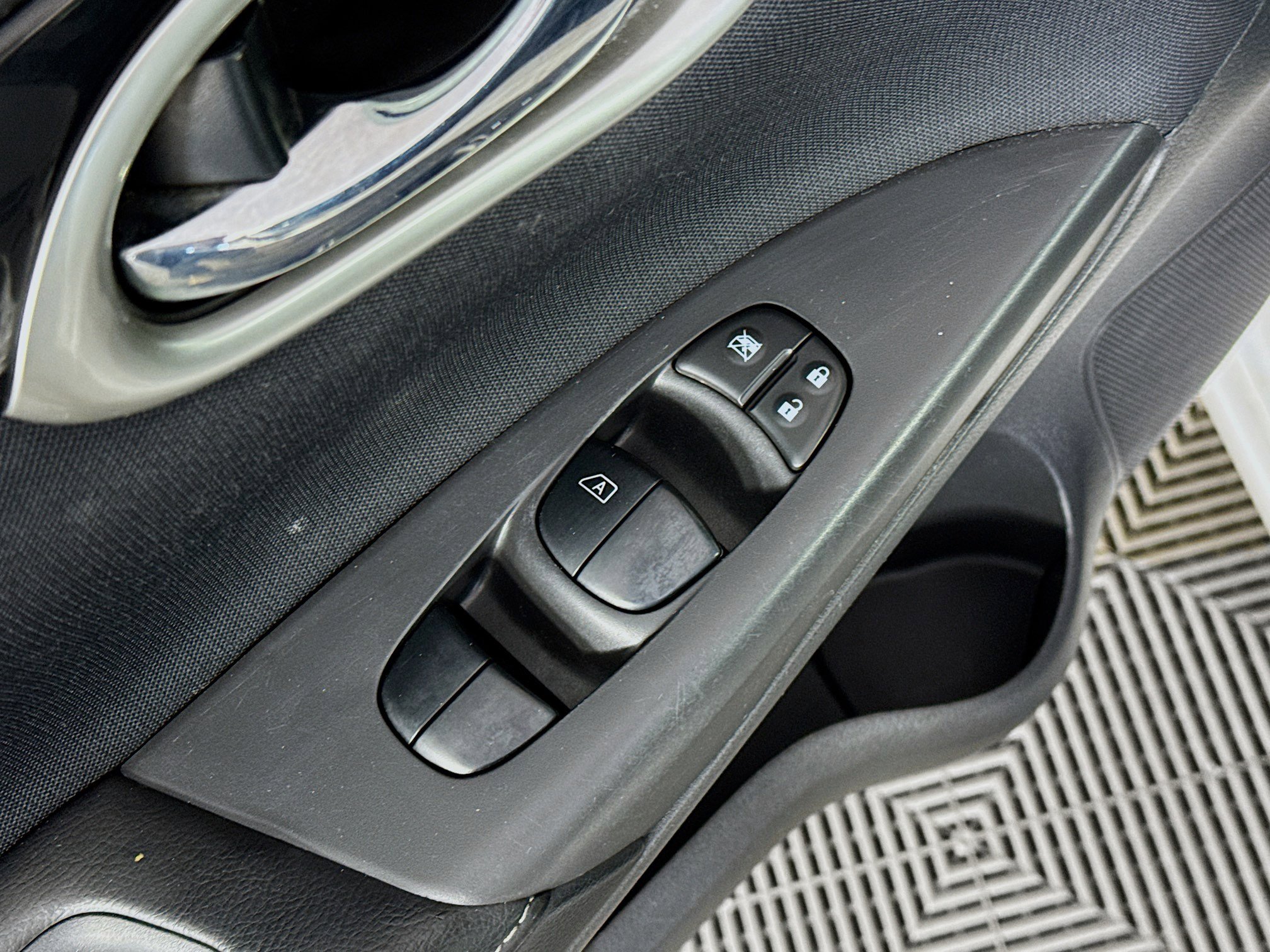 Used 2018 Nissan Sentra SV image 18