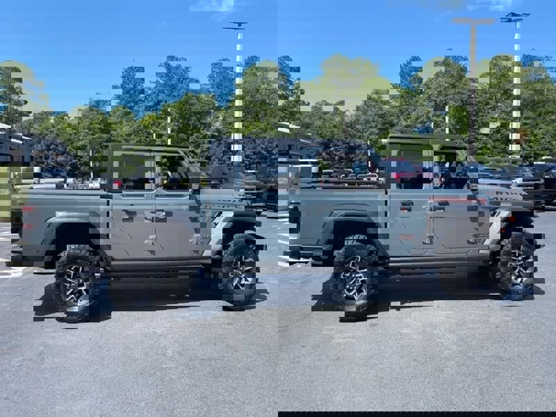 Used 2024 Jeep Gladiator Mojave w/ Technology Group image 14