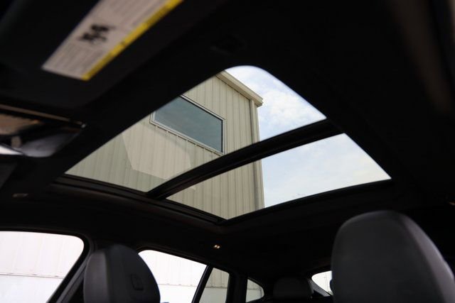 Used 2021 BMW X4 xDrive30i w/ M Sport Package image 11