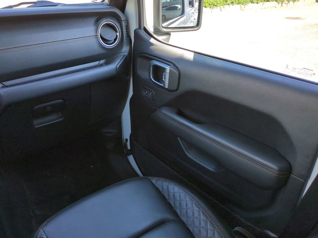 Used 2021 Jeep Gladiator Overland image 17