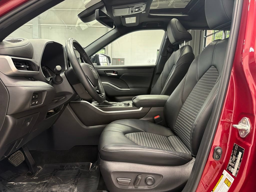 Used 2023 Toyota Highlander XSE AWD/4WD image 23
