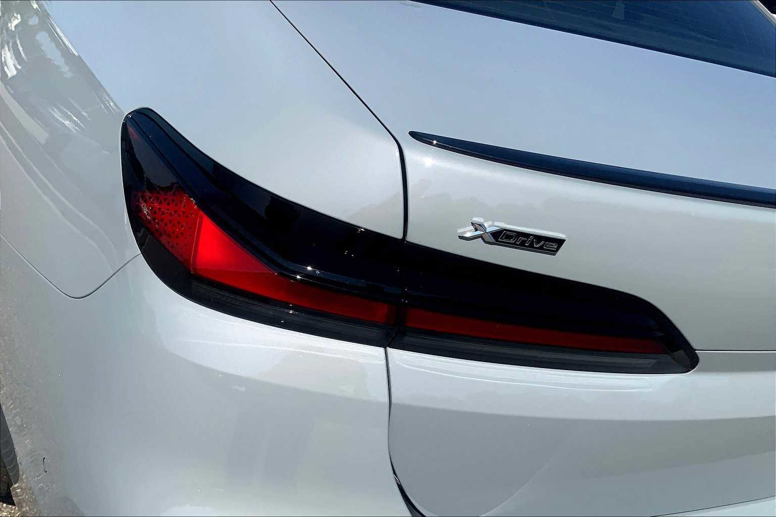 New 2026 BMW 750e xDrive w/ Executive Package image 14