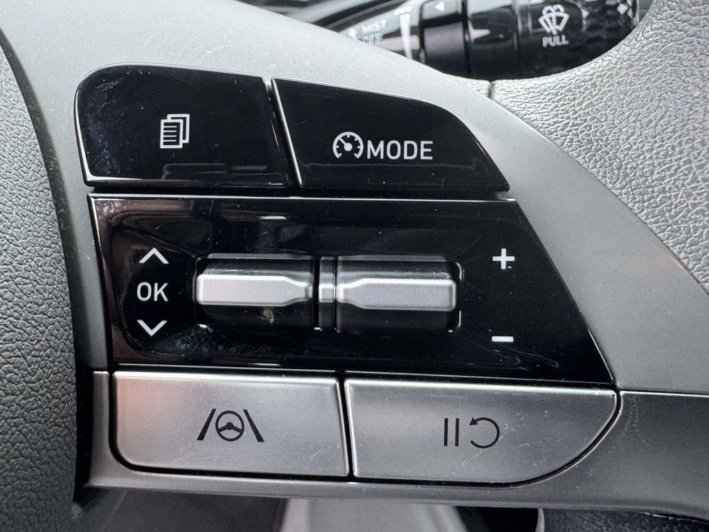 Used 2023 Hyundai Elantra SEL w/ Cargo Package FWD image 20