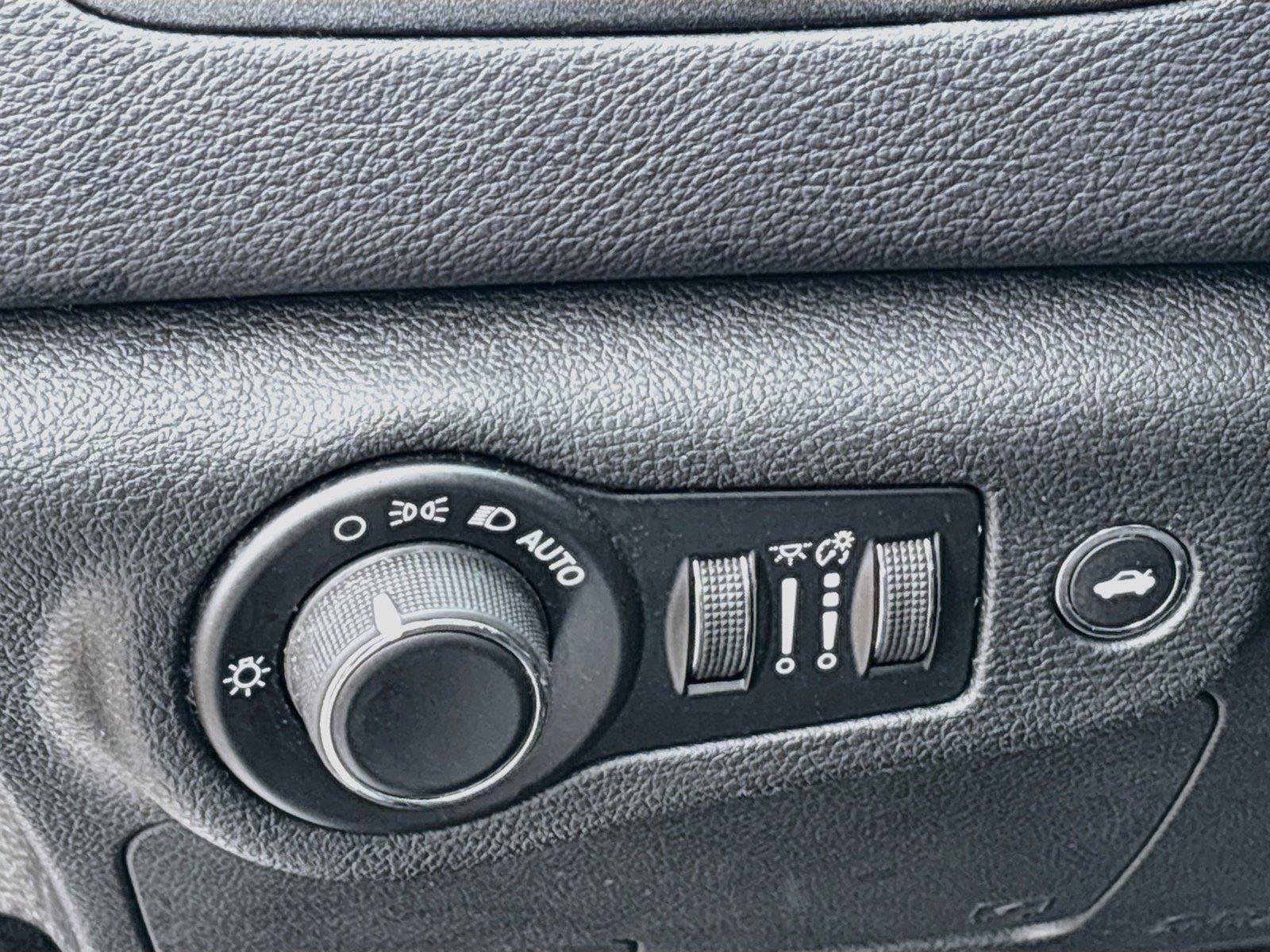 Used 2015 Chrysler 200 Limited w/ Convenience Group FWD image 14