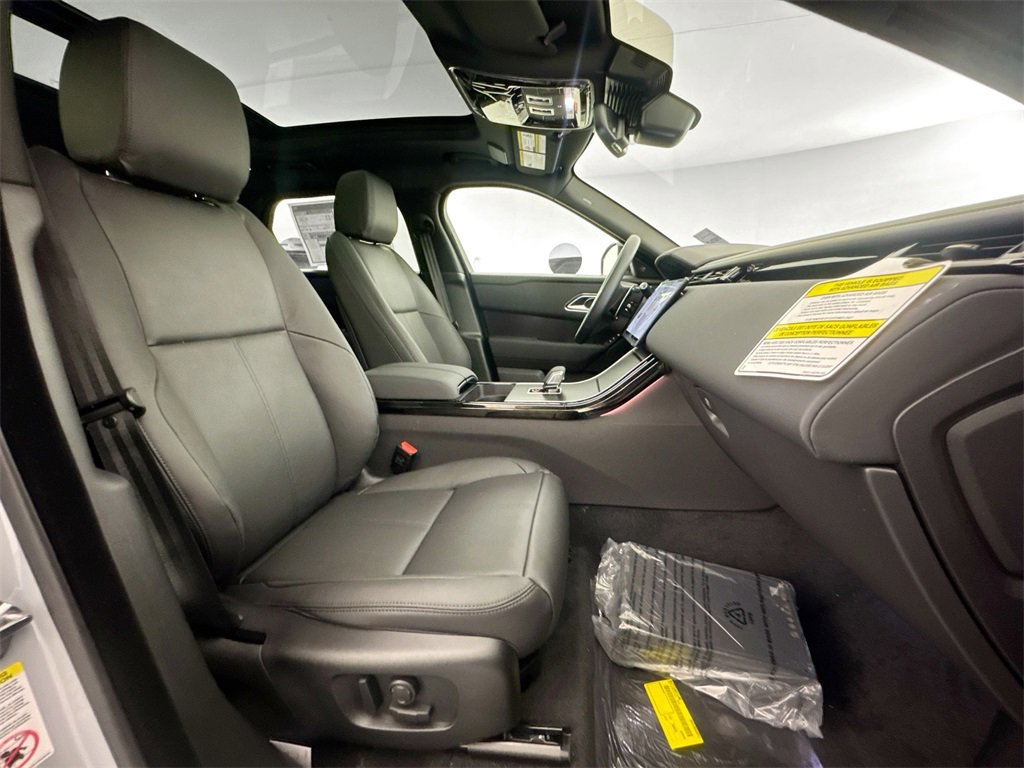 New 2026 Land Rover Range Rover Velar Dynamic SE image 27