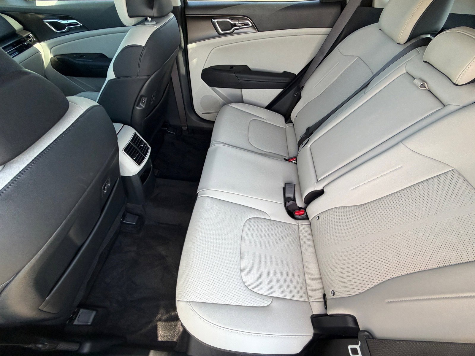 Certified 2026 Kia Sportage EX w/ EX Panoramic Sunroof Package AWD/4WD image 13