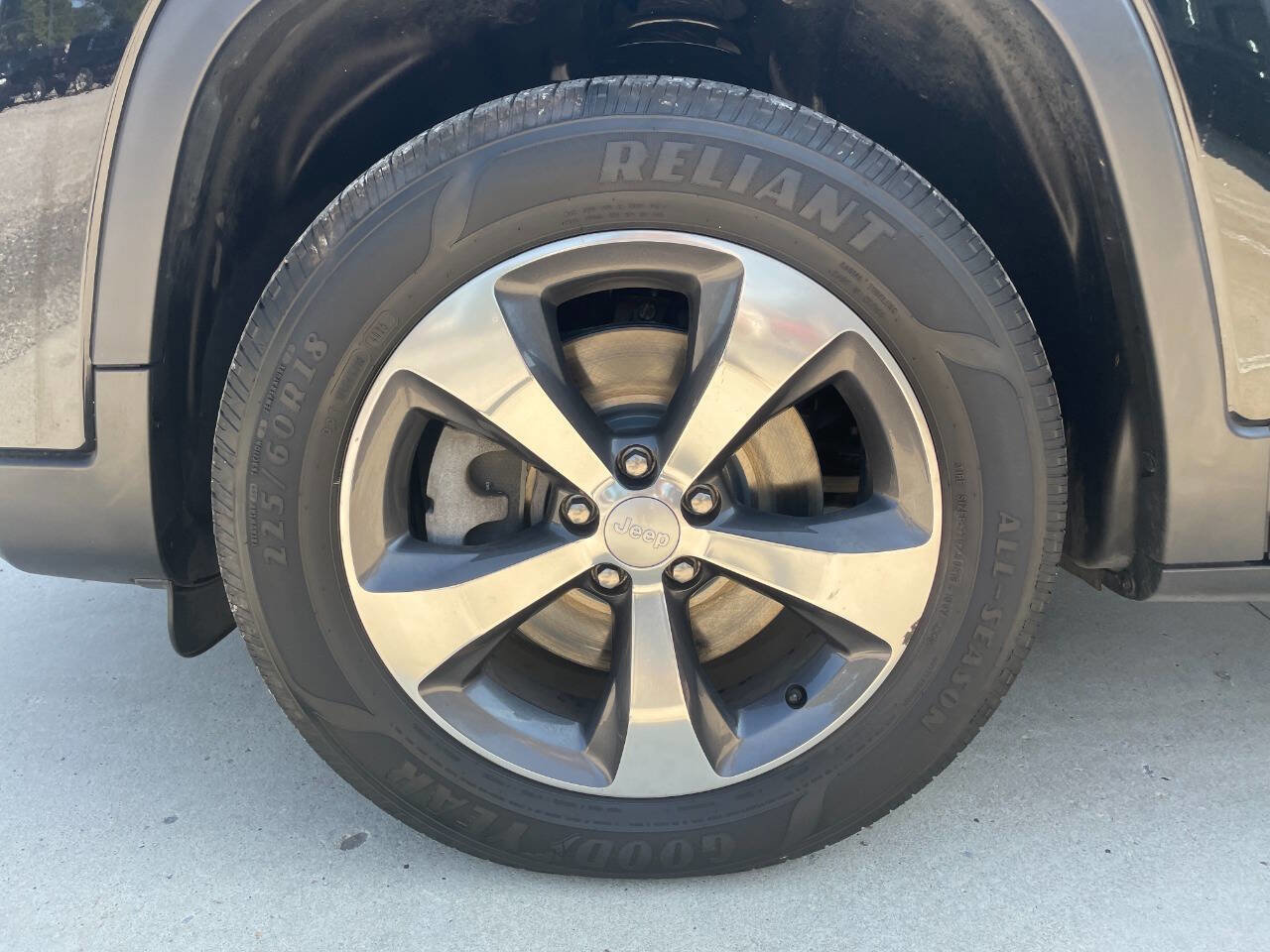 Used 2019 Jeep Cherokee Limited image 6