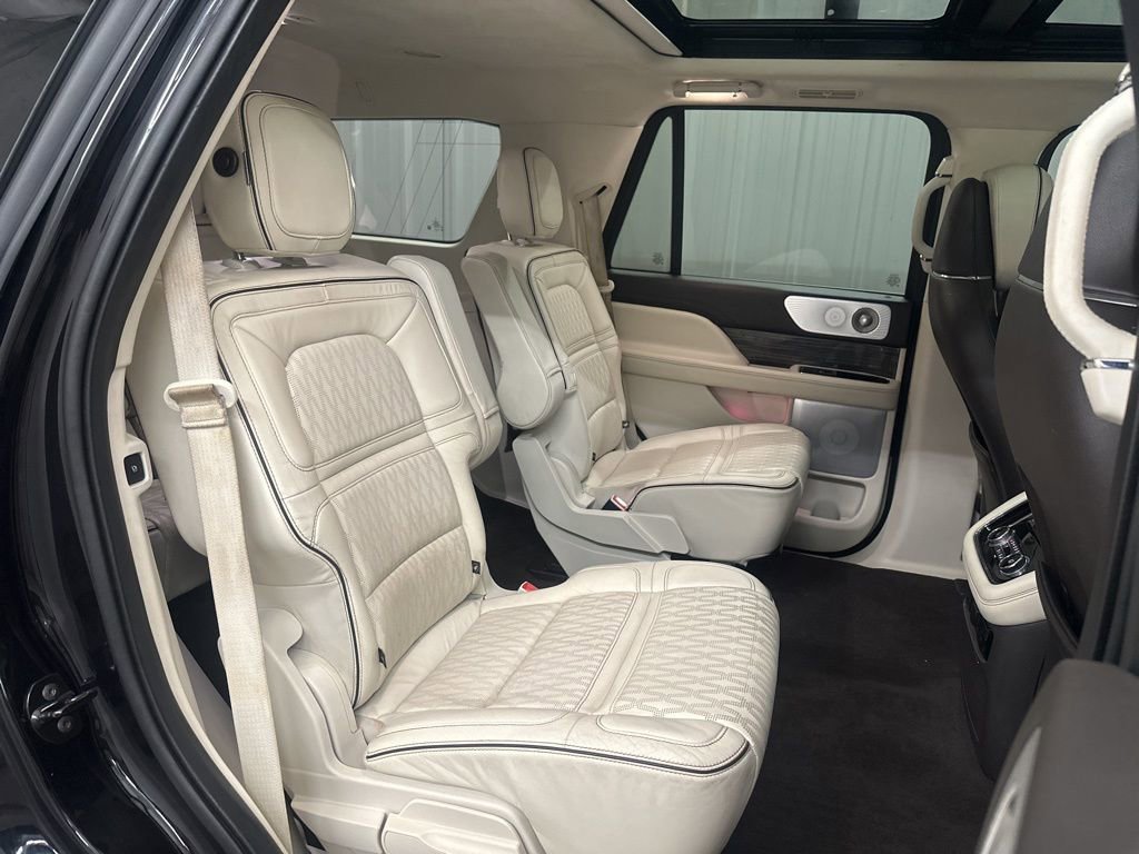 Used 2020 Lincoln Navigator Black Label w/ Cargo Convenience Package image 38
