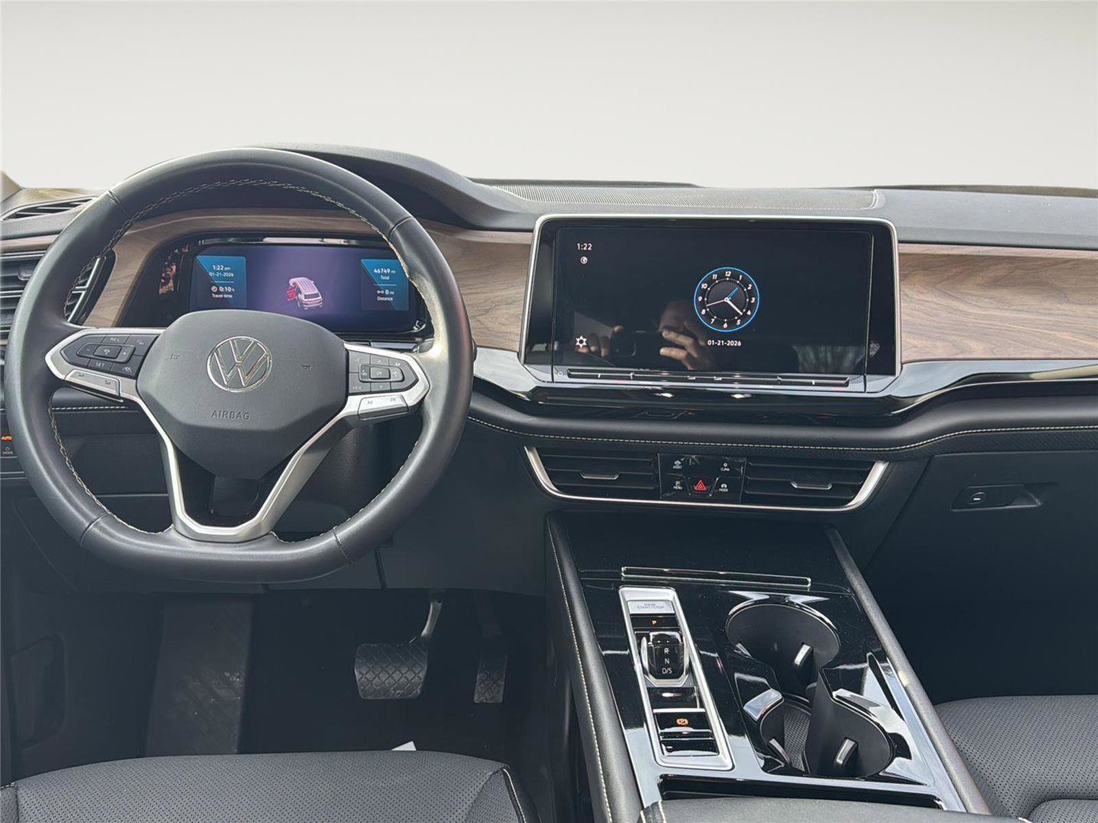 Used 2024 Volkswagen Atlas SE image 25