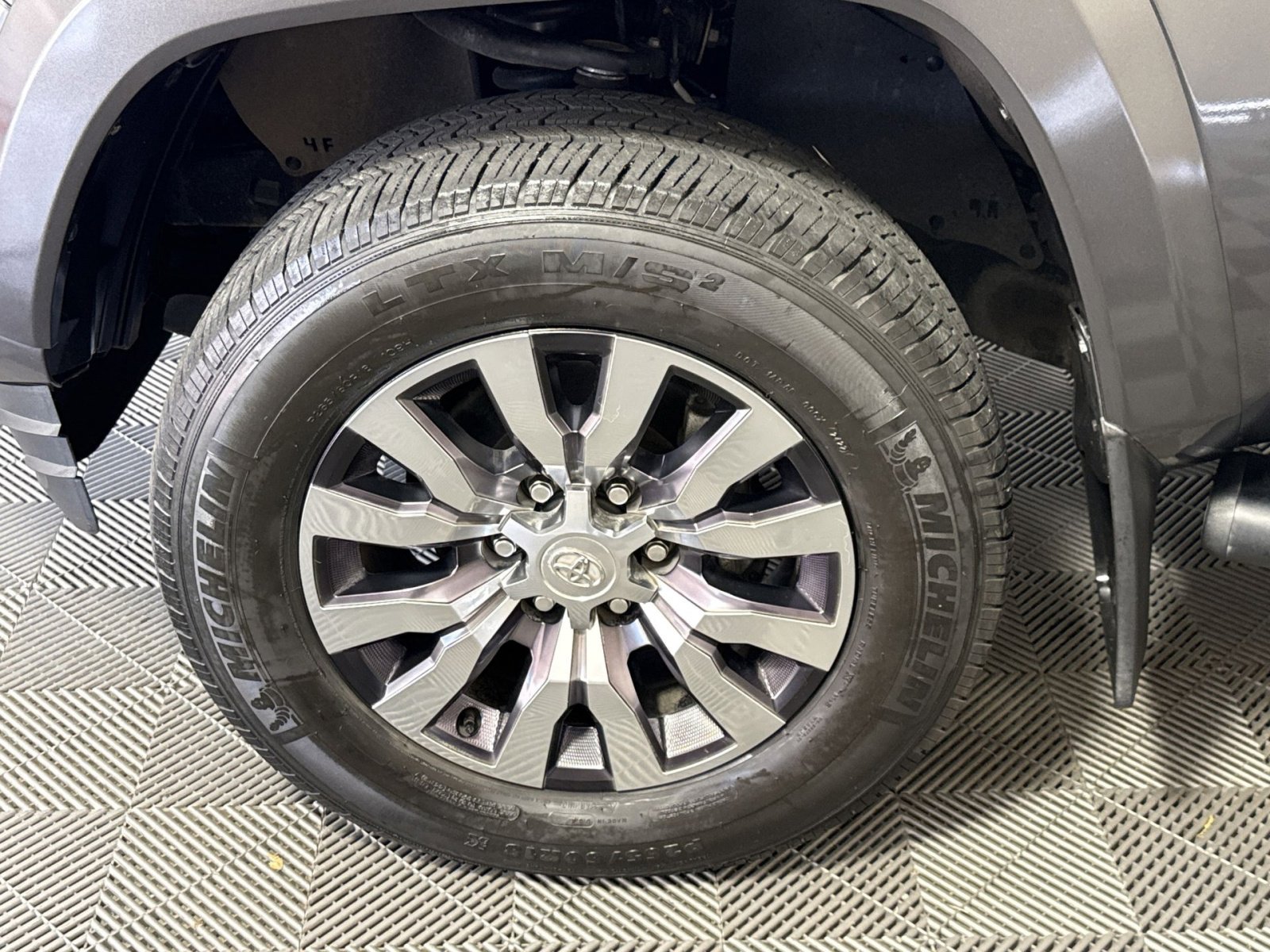 Used 2022 Toyota Tacoma Limited AWD/4WD image 12