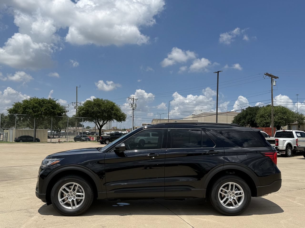 New 2026 Ford Explorer Active AWD/4WD image 3