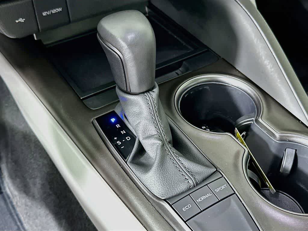 Used 2024 Toyota Camry SE w/ Convenience Package FWD image 17