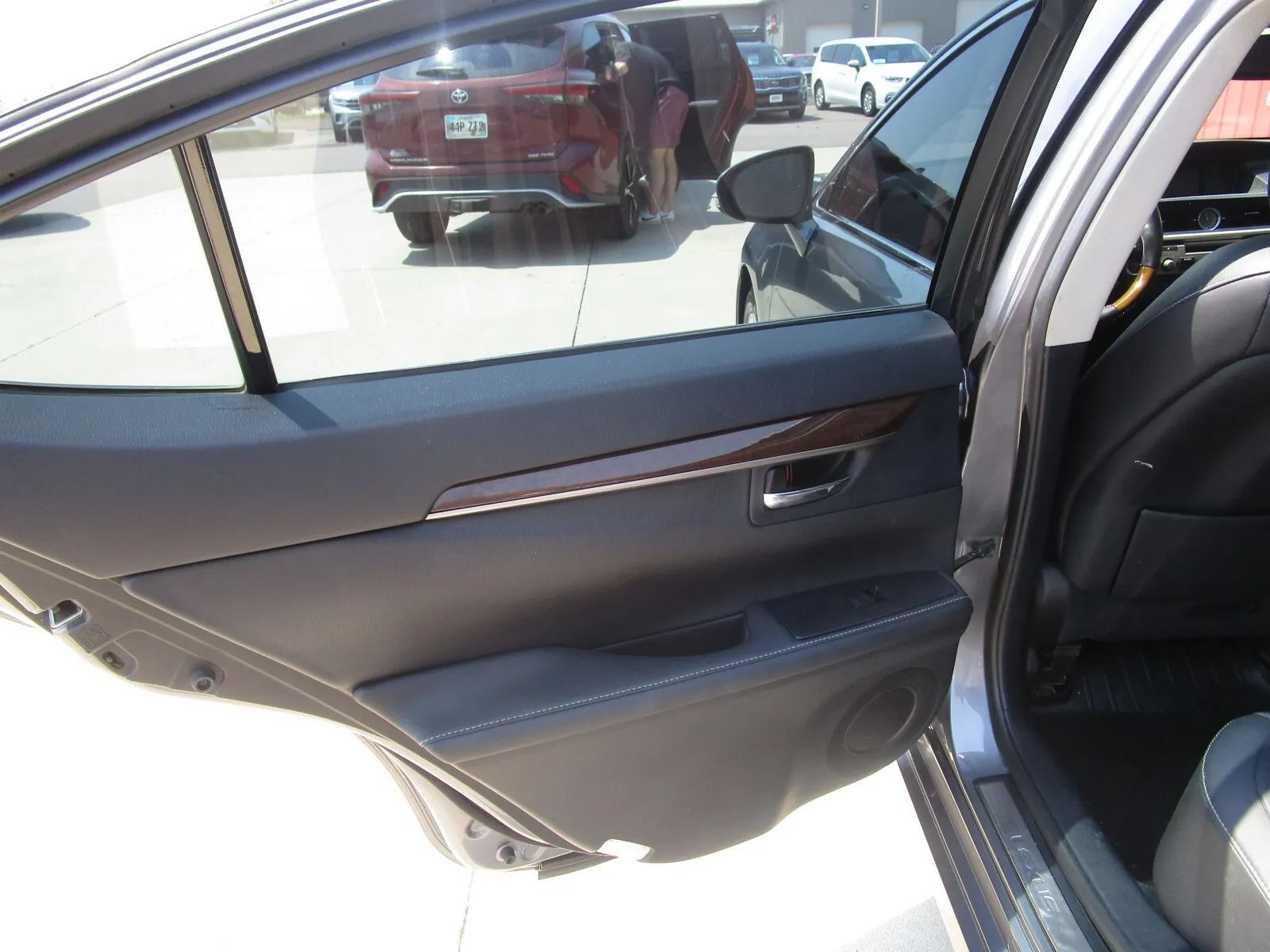 Used 2015 Lexus ES 350 w/ Premium Package FWD image 10