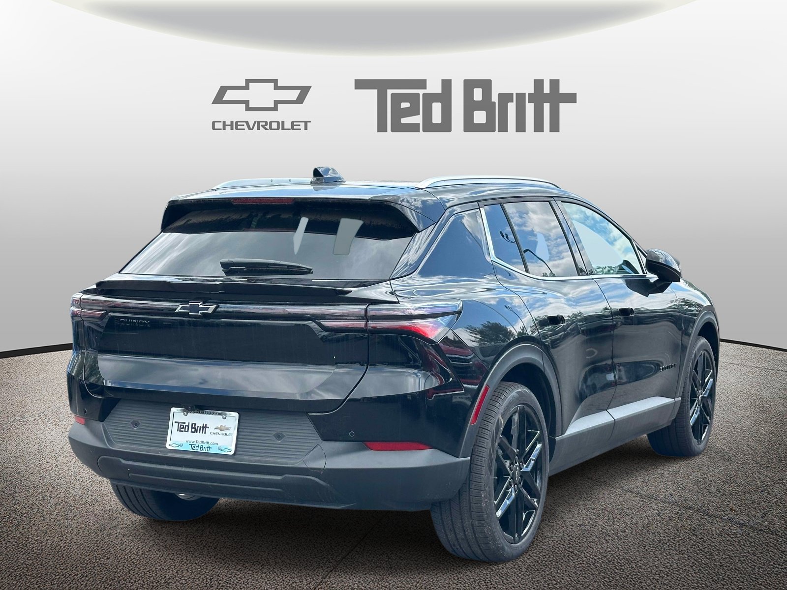 New 2026 Chevrolet Equinox EV LT w/ LPO, Blackout Package FWD image 4