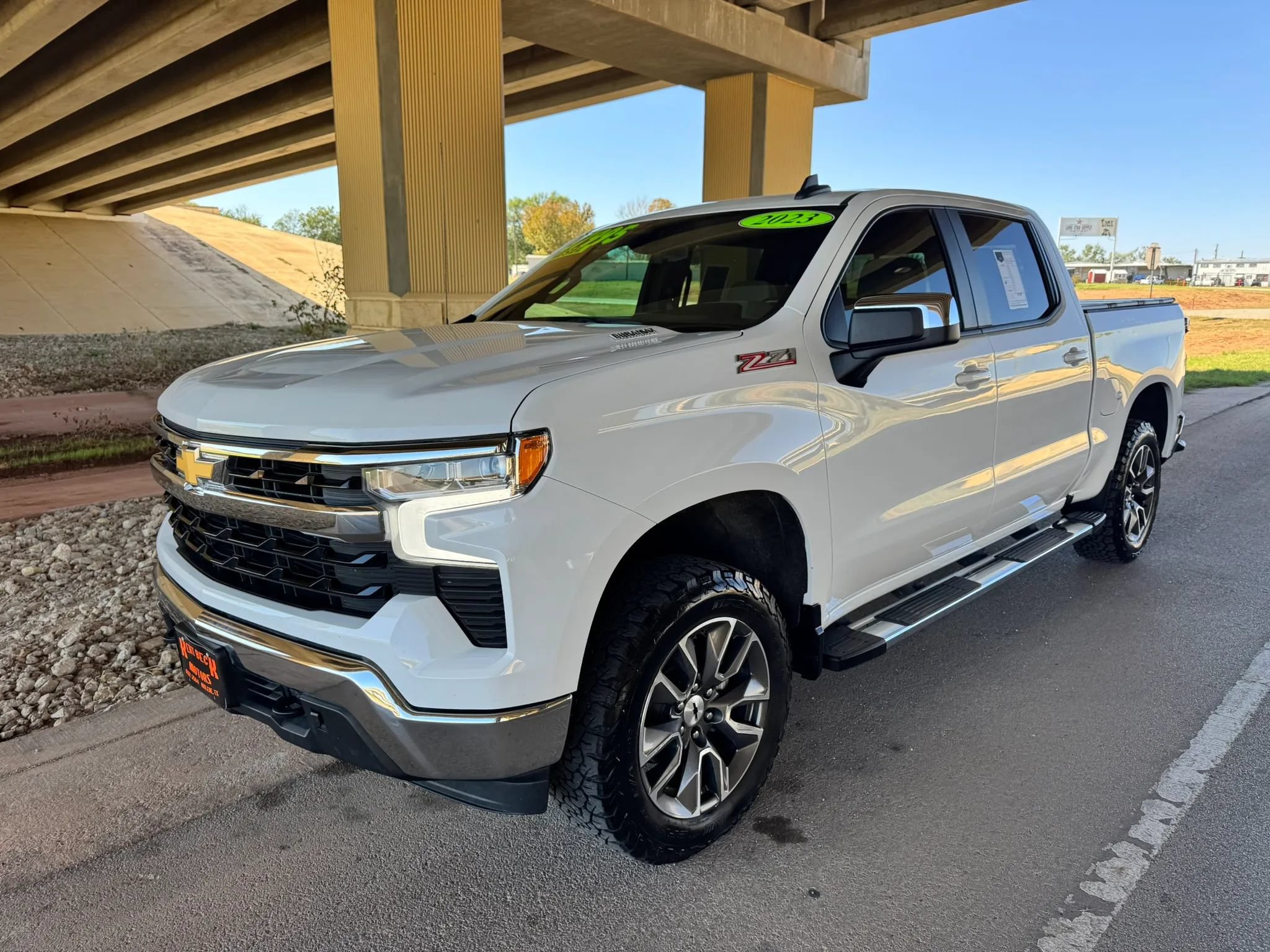 Used 2023 Chevrolet Silverado 1500 LT w/ Z71 Off-Road Package AWD/4WD image 7