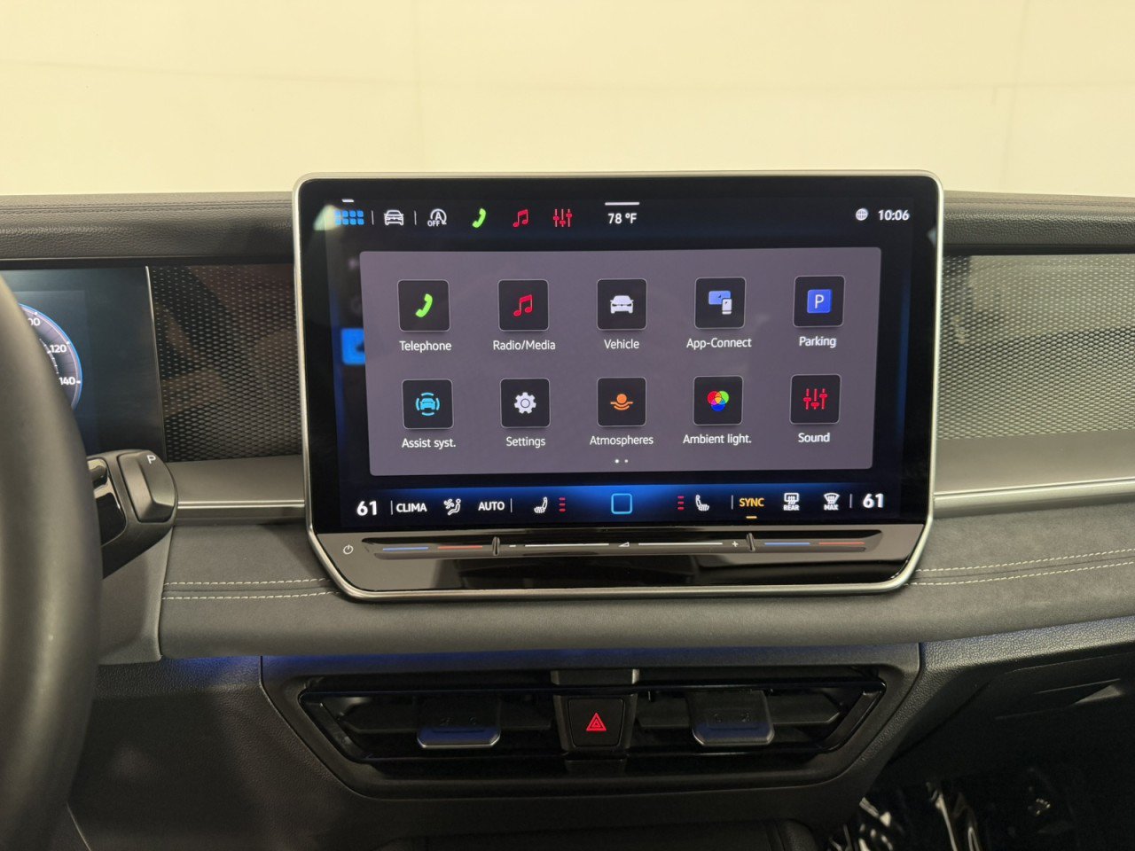 Used 2026 Volkswagen Tiguan SE FWD image 18